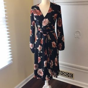 Forever 21 floral dress size M